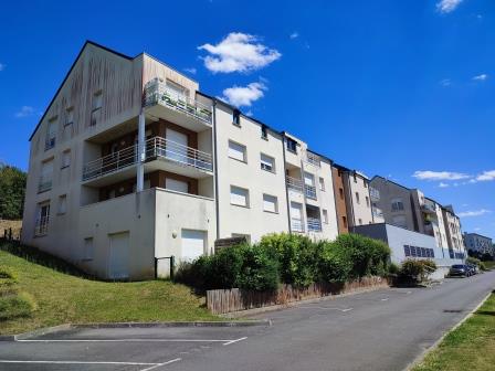 Appartement T1 de 36 m² avec balcon et place de parking en sous sol à LOUVIERS  