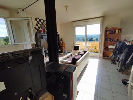 Appartement T1 de 36 m² avec balcon et place de parking en sous sol à LOUVIERS  